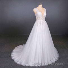 Flowy A-line Long V-neck Lace Tulle Beach Wedding Dresses Bridal Gowns