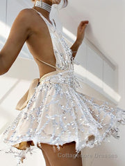 A-Line/Princess Halter Short/Mini Lace Homecoming Dresses With Beading