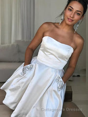 A-Line/Princess Strapless Short/Mini Satin Homecoming Dresses With Rhinestone