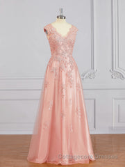 A-Line/Princess V-neck Floor-Length Tulle Mother of the Bride Dresses With Appliques Lace