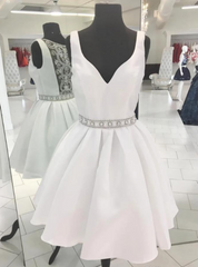 A-Line White Satin V-neck Beading Homecoming Dresses