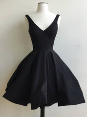 Black Short A-Line Evening Dresses Featuring Plunge V Sleeveless Bodice