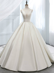 Elegant White Ball Gown Satin V-neck Backless Wedding Dresses