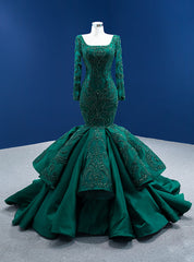 Green Long Sleeve Square Appliques Beading Prom Dresses