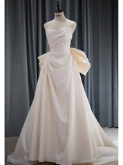 Ivort Satin Strapless Pleats Wedding Dresses