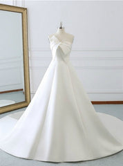 Ivory White Strapless Lotus Leaf Butterfly Satin Wedding Dresses With Train