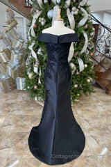 Black Floral Appliques Off-Shoulder Mermaid Long Mother of Bride Dress with Slit