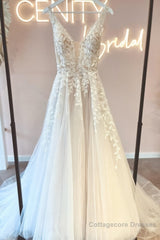 Modern Long V-Neck Sleeveless Lace Wedding Dresses Online