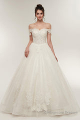 Off-shoulder Sweetheart A-line Lace-up Floor Length Lace Appliques Wedding Dresses