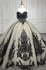 Quinceanera Dresses Elegant Spaghetti Straps Embroidery Ball Gown Prom Dresses