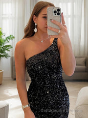 Sheath/Column One-Shoulder Short/Mini Velvet Sequins Homecoming Dresses