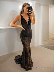 Sheath/Column V-neck Sweep Train Lace Evening Dresses With Rhinestone