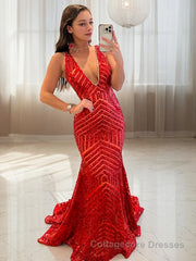 Sheath/Column V-neck Sweep Train Prom Dresses