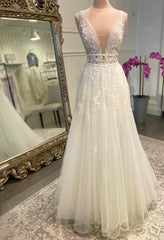 V-neck A-line Wedding Dresses with Appliques