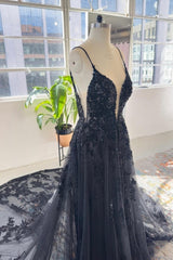 Vintage Black Spaghetti-Straps Sleeveless Long Lace Sequined Wedding Dresses Online