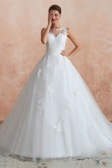 White Ball Gown Tulle Lace Appliques Sweetheart Sequins Wedding Dresses