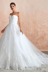 White Ball Gown Tulle Lace Appliques Sweetheart Sequins Wedding Dresses