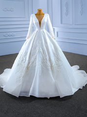 White Satin Long Sleeve Appliques Appliques Wedding Dresses