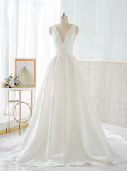 White Satin V-Neck Backless Pleats Wedding Dresses