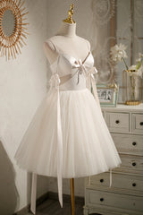 White Spaghetti Straps V-Neck Tulle Short Homecoming Dresses with Bow