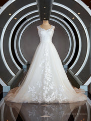 A-Line/Princess Sweetheart Sweep Train Lace Wedding Dresses with Appliques Lace