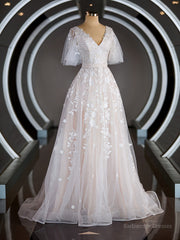 A-Line/Princess V-neck Court Train Tulle Wedding Dresses with Appliques Lace