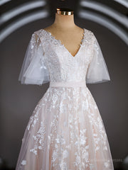 A-Line/Princess V-neck Court Train Tulle Wedding Dresses with Appliques Lace