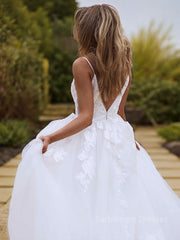 A-Line/Princess V-neck Sweep Train Lace Wedding Dresses With Appliques Lace