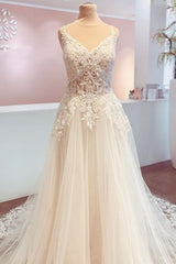 Romantic Long A-Line Spaghetti Straps Appliques Lace Backless Wedding Dress